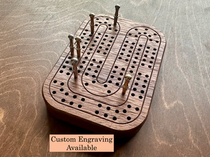 Jeu de cribbage classique | Pliable | Format voyage | Portable | Rangement intégré | Piquets métalliques | Personnalisé | Votre logo | Bois dur de qualité supérieure