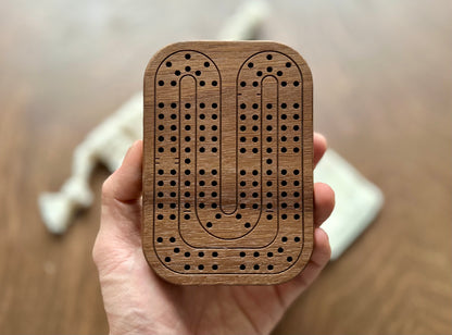 Jeu de cribbage classique | Pliable | Format voyage | Portable | Rangement intégré | Piquets métalliques | Personnalisé | Votre logo | Bois dur de qualité supérieure