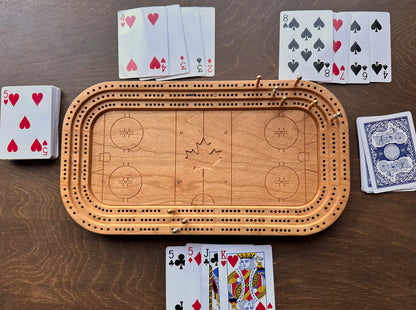 Planche de cribbage pour patinoire | Piquets métalliques | Personnalisé | Logo personnalisé | Bois dur de qualité supérieure | Feuille d'érable | Bâtons et rondelle de hockey