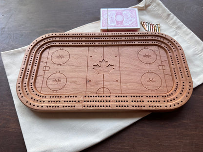 Planche de cribbage pour patinoire | Piquets métalliques | Personnalisé | Logo personnalisé | Bois dur de qualité supérieure | Feuille d'érable | Bâtons et rondelle de hockey