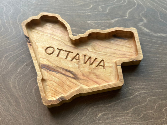 Plateau fourre-tout en bois dur de forme Ottawa | Érable | Cerisier | Noyer | Ontario | Canada | Capitale nationale | Souvenir | Souvenir