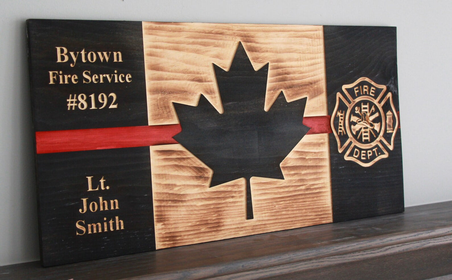 Drapeau du Canada en bois à ligne fine rouge de la Croix de Malte personnalisée | Pompier | Service d'incendie | Service d'incendie | Premier intervenant | Art mural