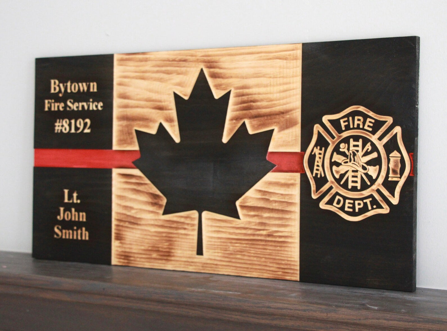 Drapeau du Canada en bois à ligne fine rouge de la Croix de Malte personnalisée | Pompier | Service d'incendie | Service d'incendie | Premier intervenant | Art mural